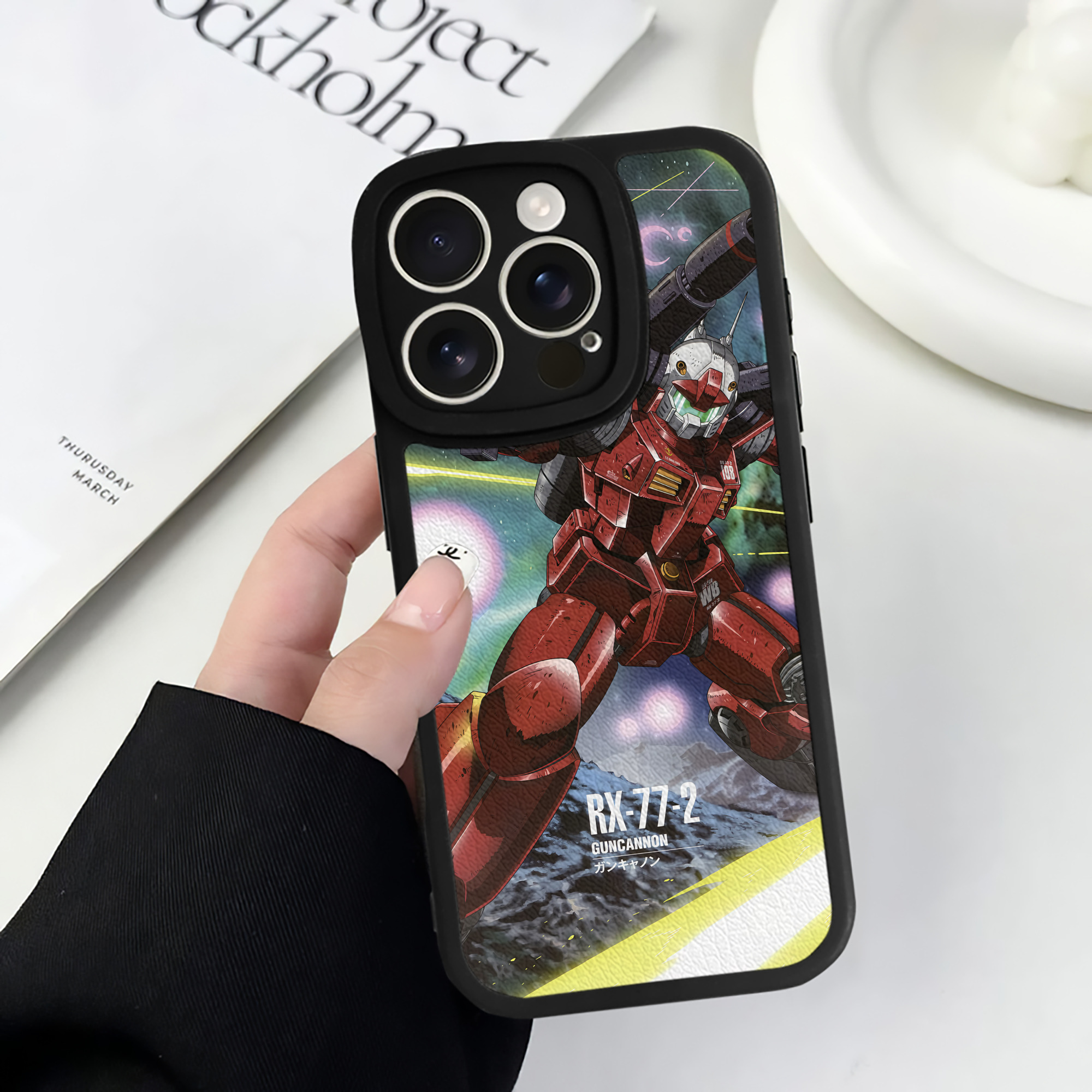 （画像用） 機動戦士ガンダム Mobile Suit Gundam 【iPhone 16シリーズ対応】シリコンスマホケース（レザー調） 材質：シリコン